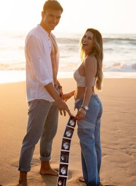 Patricia Palhares announcing her pregnancy with her boyfriend Joao Palhinha.